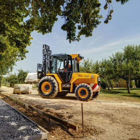 Gabelstapler mit Verbrennungsmotor - RTFL - JCB - Sitz / für das Bauwesen / 4 Räder