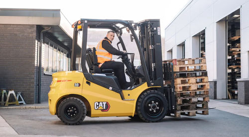 Elektrischer Gabelstapler - EP series - Cat Lift Trucks - Sitz / für den Innenbereich / für Außenbereich