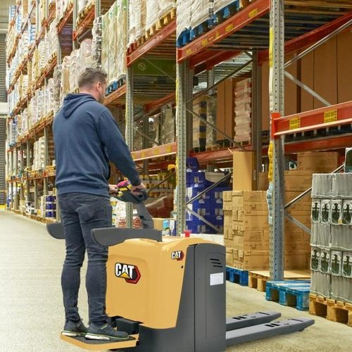 Elektrischer Hubwagen - NPV20QL - Cat Lift Trucks - mit Fahrerplattform / 24 V / für Materialumschlag