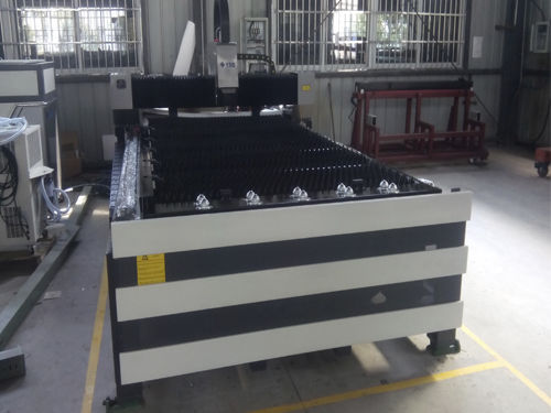 Faserlaser-Schneidemaschine - YSD CF3015-500 - Hubei Tri-Ring Metal-Forming Equipment Co., Ltd. - für Metall / für Blech / für dicke Bleche