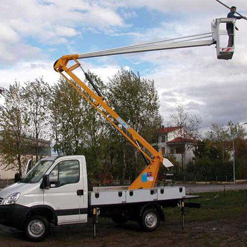 LKW-montierte Gelenkarbeitsbühne - 13.5 | 2 | 5.7 SL - CO.ME.T. Officine - elektrisch / hydraulisch / für Außenbereich