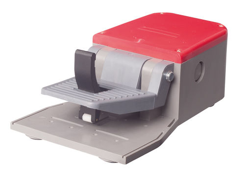 Steuerungs-Fußschalter - Fußschalter Delta ohne Schutzhaube von B-COMMAND - B-COMMAND GmbH - Sicherheit / elektrisch / 1 Pedal