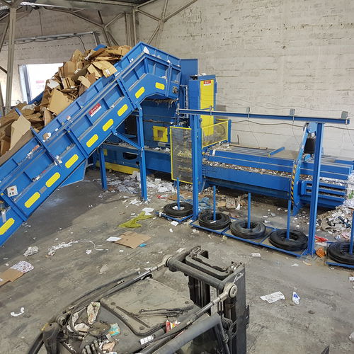 Bandförderer - Feeding Conveyor Belts for recycling industry - ANIS TREND d.o.o. - Ketten / schräg / trogförmig