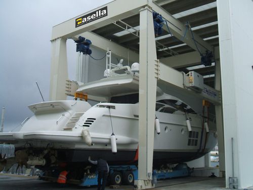 Schienenmontierter Portalkran - casella manut.service srl - für Modulgebäudebau / für Schifffahrtsanwendungen / für Schiffsentladung