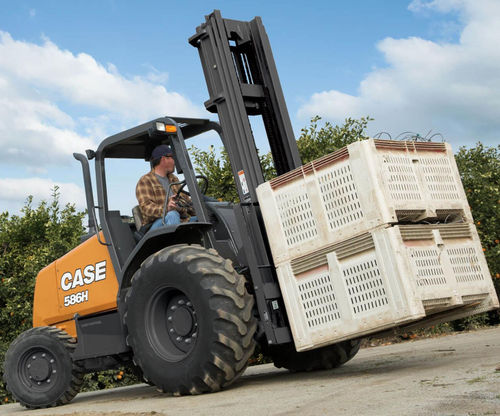 Diesel-Gabelstapler - 586H - Case - Sitz / für den Einsatz im Freigelände / 4 Räder