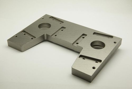 Spanende Bearbeitung: Fräsen / Nickel - LARM a.s. - für Automobilanwendungen / CNC / 5-Achs