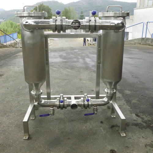 Filter für flüssige Lebensmittel und Getränke - Agromeccanica srl - Doppel-Siebkorb / Patronen / Magnet