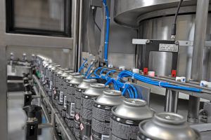 Automatische Füll- und Verschließanlage - R and R Aerosol Systems - für Flüssigkeiten / Dreh / mit hoher Drehzahl