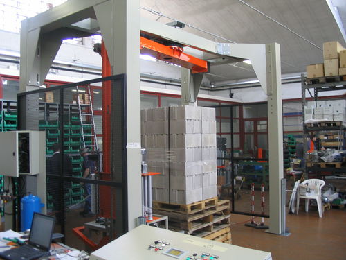 Stretchwickler mit Dreharm - AV1620 - OFFICINA MECCANICA SESTESE S.p.A. - für Säcke / für Baustoffe / für Kunststoffflaschen