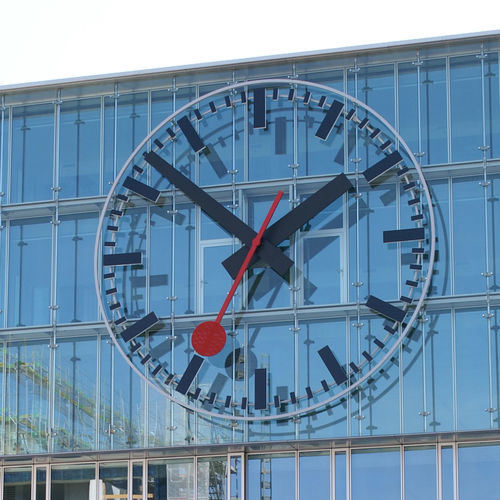 Großformatige Uhr - MOBATIME Swiss Time Systems - Synchron / NTP / GPS
