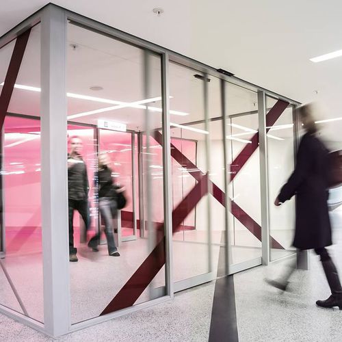 Schiebetür - Gilgen Door Systems AG - Glas / für den Innenbereich / automatisch