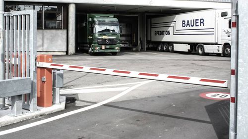 Zugangsschranke - G-620-S - Gilgen Door Systems AG - zum Heben / für Fahrzeuge / mit Gelenk