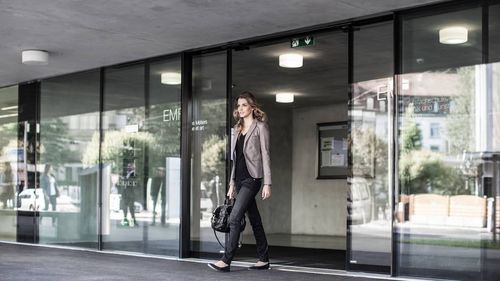 Schiebetür - Gilgen Door Systems AG - Glas / für den Innenbereich / automatisch