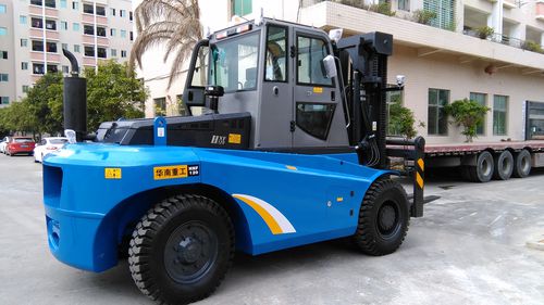Diesel-Gabelstapler - HNF-120 - Fujian Huanan Heavy Industry Machinery Manufacturing Co.,Ltd. - Sitz / 4 Räder / mit Gegengewicht