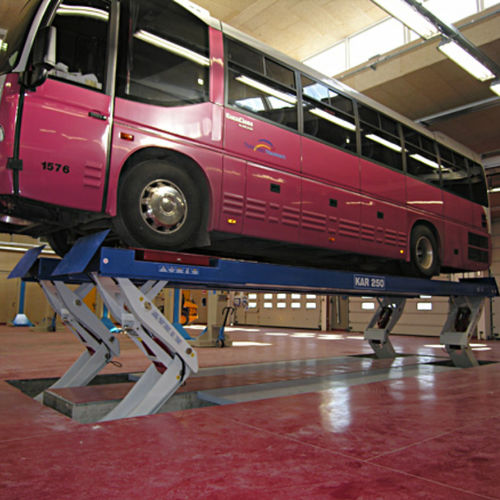 Scherenhebebühne - Kar 200 - O.ME.R. SpA - elektrohydraulisch / für LKW / für Bus