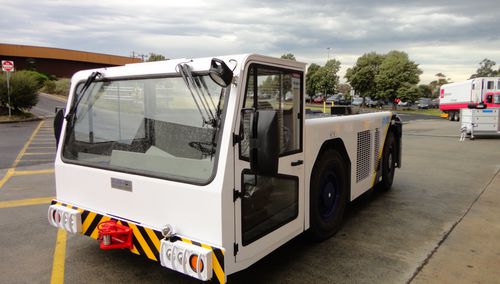 Dieselschlepper - F1-150 | 12-15 - Panus Assembly - 4 Räder / Sitz / Schlepp