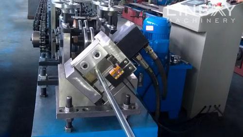Profiliermaschine für Rollladen - WUXI LINBAY MACHINERY CO.,LTD