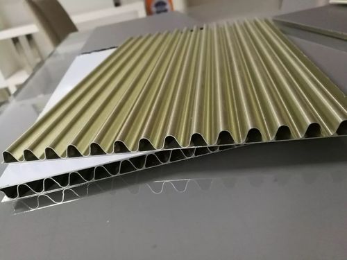 Aluminiumwellblechkern-Sandwichplatte - Shanghai Alubang Decorative Material Co., Ltd. - Wabenkern / mit Aluminiumdeckblech / für Decke
