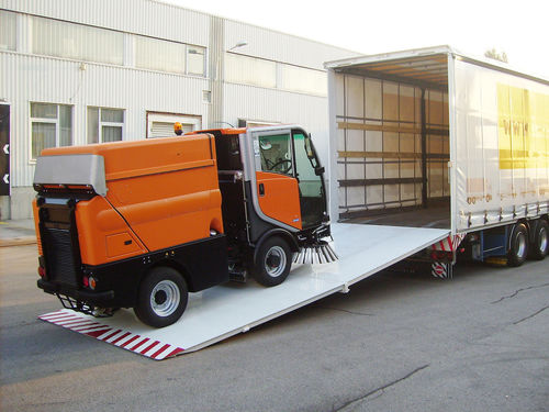 Klapprampe - DH-AR2 series - Dhollandia - für LKW / LKW-montiert / hydraulisch