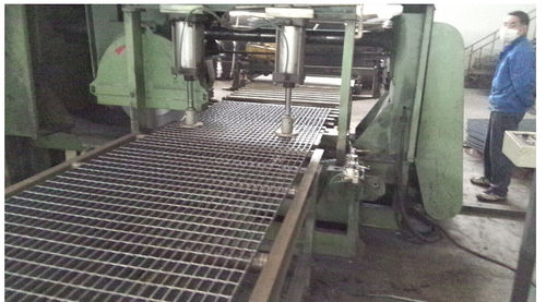 Modulare Schweißlinie - Ningbo Xinchang Machinery Co., Ltd. - für Metallgitter / PLC / Förderer