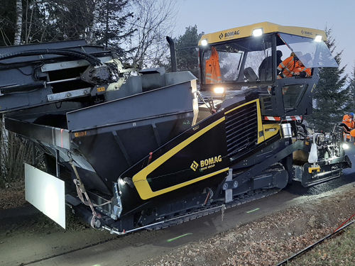 Asphaltfertiger - BF 800 C-3  - BOMAG - auf Raupen / Maschine / für Gebäude