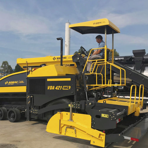 Asphaltfertiger - VDA 421 MAX - BOMAG - auf Raupen / Kraftstoff / Förderer