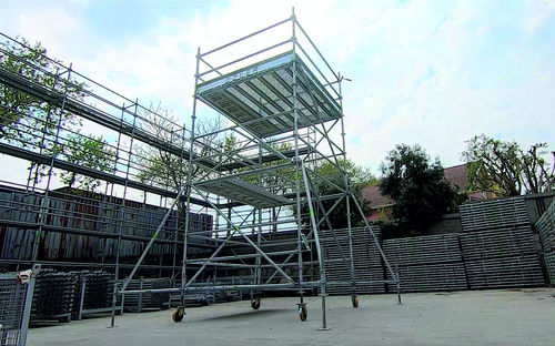 Mobiler Gerüstturm - UNISCAFF  - OZLER FORMWORK AND SCAFFOLDING SYSTEMS - Fassaden / modular