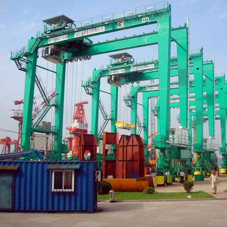 Portalkran mit Gummireifen - DALIAN HUARUI HEAVY INDUSTRY GROUP CO.,LTD. - für Schifffahrtsanwendungen / für Container