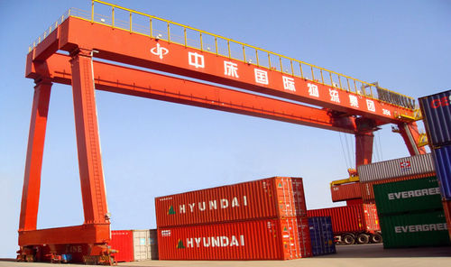 Schienenmontierter Portalkran - DALIAN HUARUI HEAVY INDUSTRY GROUP CO.,LTD. - für Schifffahrtsanwendungen / für Container