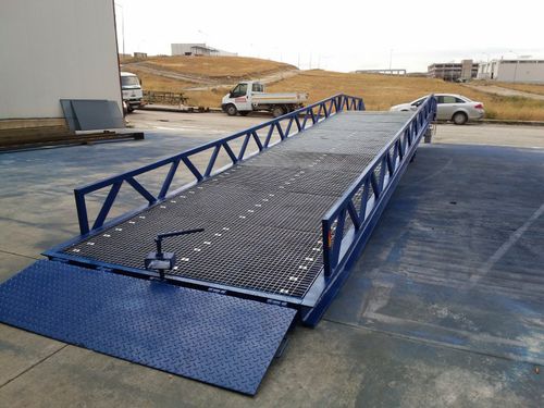 Fahrzeugrampe - Kale Rampa - für Gabelstapler / mobil / hydraulisch