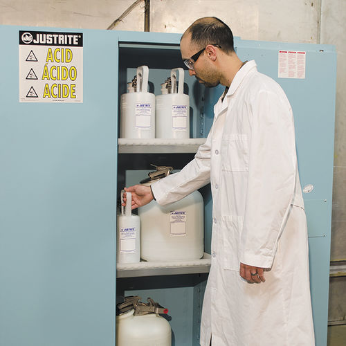 Schrank für korrosive Produkte - Sure-Grip® EX - Justrite Safety Group - Sicherheit / bodenstehend / Fachböden