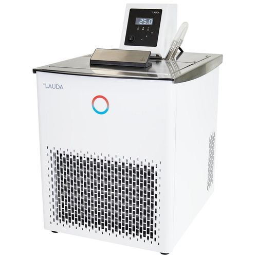 Thermostatbad mit konstanter Temperatur - Alpha RA 12 - LAUDA DR. R. WOBSER GMBH & CO. KG - gekühlt / Edelstahl / beheizt