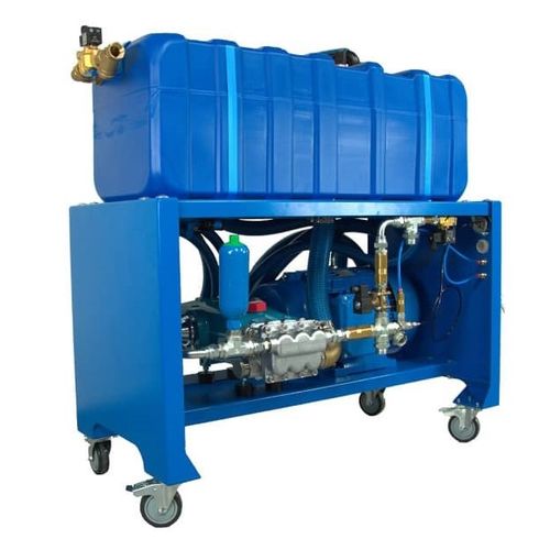 Plungerpumpe mit Kolben - Three Es - Wasser / für Chemikalien / mit Elektromotor