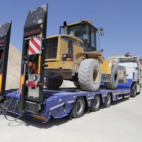 Baumaschinentransporter-Sattelauflieger - HKM3 - SCORPION TRAILER - Gooseneck / mit pneumatischer Aufhängung / 3-Achsen