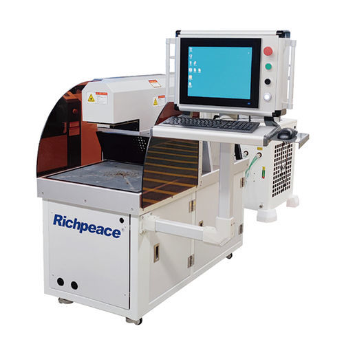 CO2-Laser-Markiermaschine - RPLC-NM-S-1-500×500-C-SLM-RMG175W-NA-3P380V - Tianjin Richpeace AI Co., Limited - Leder / Industrie / 3-Achsen