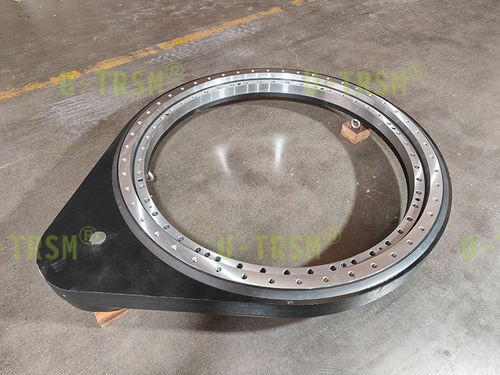 Schwenktrieb mit Schnecke - S-III-O-1355-5.61    - Unique Transmission Equipment(Luoyang)Co., LTD