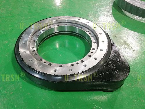 Schwerlast-Schwenktrieb - S-III-O-0555 - Unique Transmission Equipment(Luoyang)Co., LTD