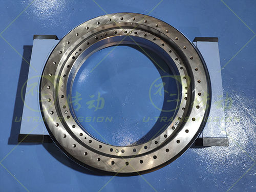 Schwenktrieb mit Kugel-Drehverbindungen - WE-III-O-32 - Unique Transmission Equipment(Luoyang)Co., LTD - mit Schnecke / doppelt