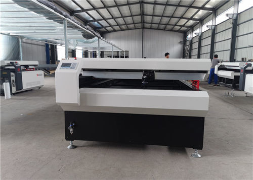 CO2-Laser-Schneidemaschine - UT1325CL300 - Nanjing Unitec Technology Co.,LTD - für Acryl / für Holz / Rohr