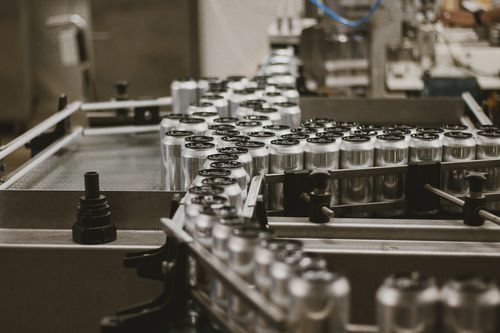 Puffertisch für die Abfüllindustrie - Zomerdijkengineering - zum Entladen