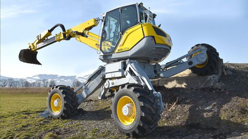 Mittelgroßer Bagger - M545x - Menzimuck - Rad / Diesel / Schreit