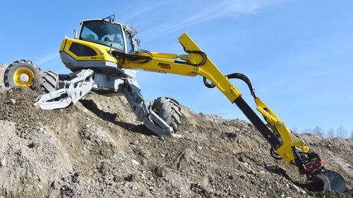 Mittelgroßer Bagger - M335 - Menzimuck - Rad / Diesel / Schreit