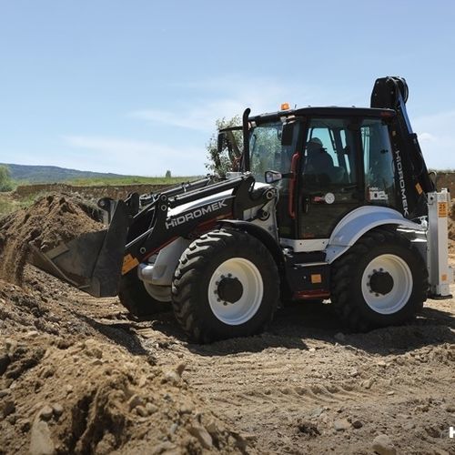 Diesel-Baggerlader - HMK 102 S - HIDROMEK co. - mit geringem Treibstoffverbrauch