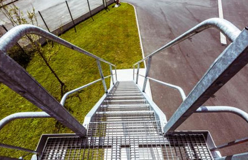 Zugang-Plattform - PLATEFORME AVEC ESCALIER - Pacquet Industrie