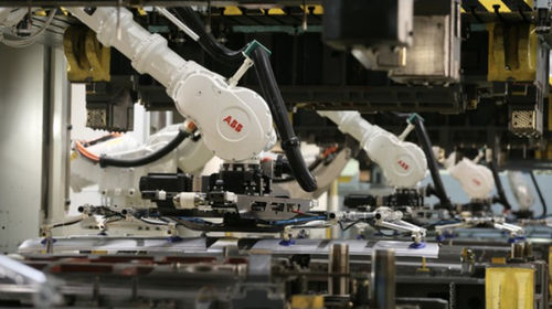 Roboterzelle zum Laden - ABB Robotics - für Materialumschlag