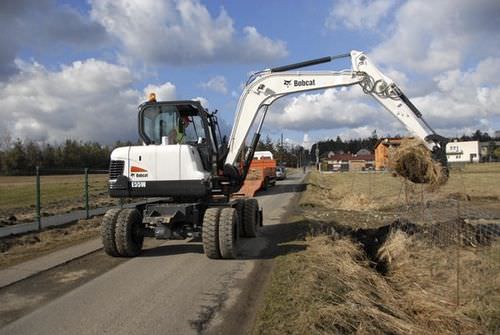 Bagger / mittlere Größe - E55W - BOBCAT - mit Gummireifen / Tier 4 Interim / für Baustellen
