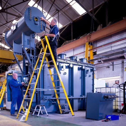Leistungstransformator - Power and Distribution Transformers - Verteilung / ölgefüllt / für den Inneneinsatz