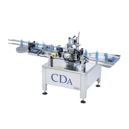 Automatische Etikettiermaschine - Solo - CDA - für Chemikalien / für Flaschen / zur Seitenetikettierung