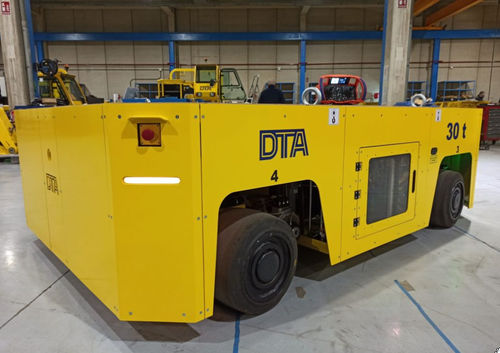Elektrischer selbstfahrender Wagen - DTA - für schwere Lasten / Hub / mit Vulkollan®-Rad