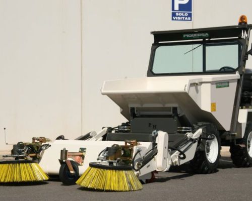 Mechanische Kehrmaschine / Aufsitz - BA-1750T4-AC - Piquersa Maquinaria, S.A. - Diesel / Straßen
